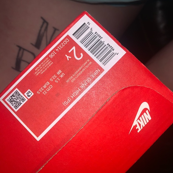 Size 2y kids Air Force 1 - Picture 2 of 2